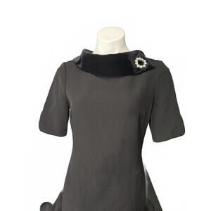 Bradgley Mischka Size 6 Tall Black Gown with Velvet Collar